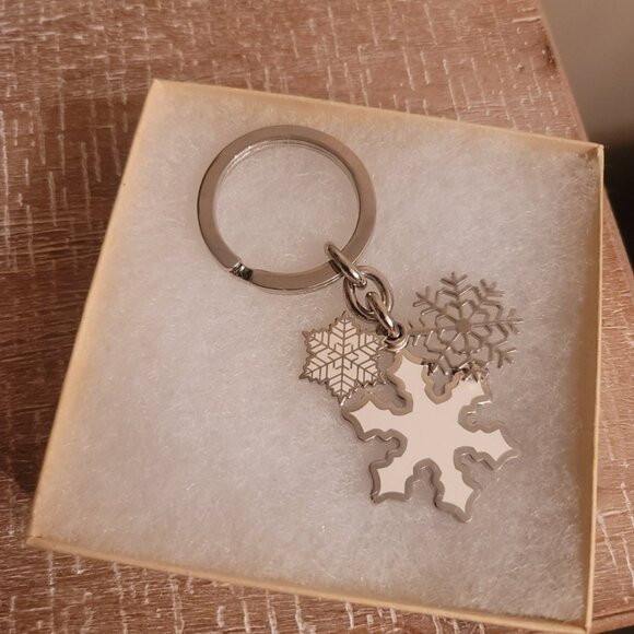 COACH-White/Silver Snowflake Keychain. Brand new. Gift box included - Picture 1 of 7